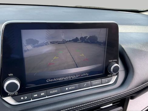 Used 2025 Nissan Rogue SV FWD image 25