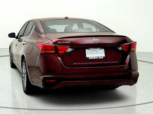 Used 2025 Nissan Altima 2.5 SV FWD image 6