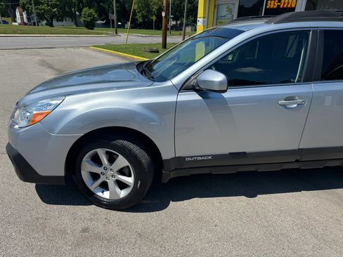 Used 2013 Subaru Outback 2.5i Premium AWD/4WD image 4