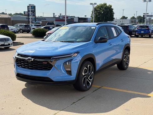Used 2024 Chevrolet Trax RS w/ Sunroof Package FWD image 9