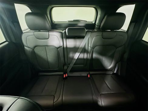 New 2025 Jeep Grand Cherokee Altitude image 10