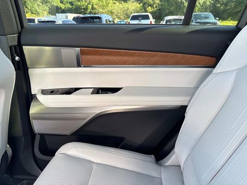 New 2026 Cadillac Vistiq Luxury image 15