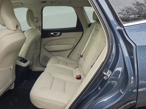 Used 2021 Volvo XC60 T5 Inscription AWD/4WD image 10
