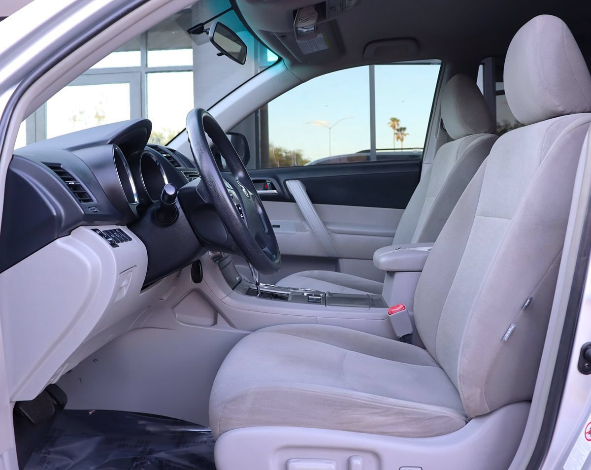 Used 2013 Toyota Highlander Plus FWD image 39