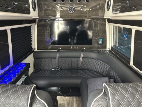 Used 2023 Mercedes-Benz Sprinter 3500 image 47