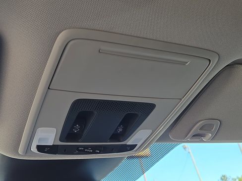 Used 2024 Honda Pilot Touring image 33