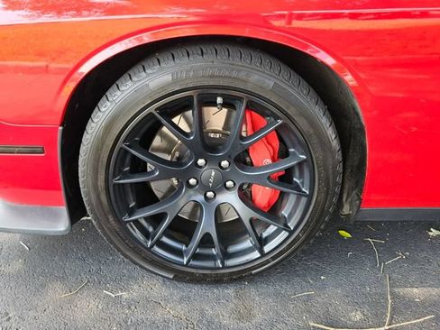 Used 2015 Dodge Challenger SRT Hellcat RWD image 9