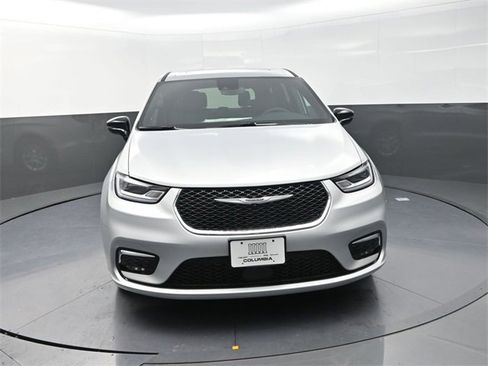 New 2026 Chrysler Pacifica Select image 2