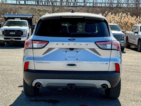 Used 2020 Ford Escape Titanium image 4
