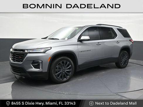 Used 2023 Chevrolet Traverse RS FWD image 1