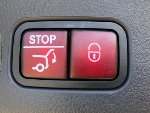 New 2025 Mercedes-Benz GLC 350e 4MATIC image 34