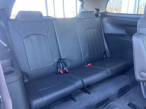 Used 2017 Buick Enclave Premium image 29