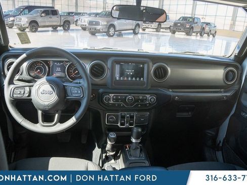 Used 2023 Jeep Gladiator Sport image 4
