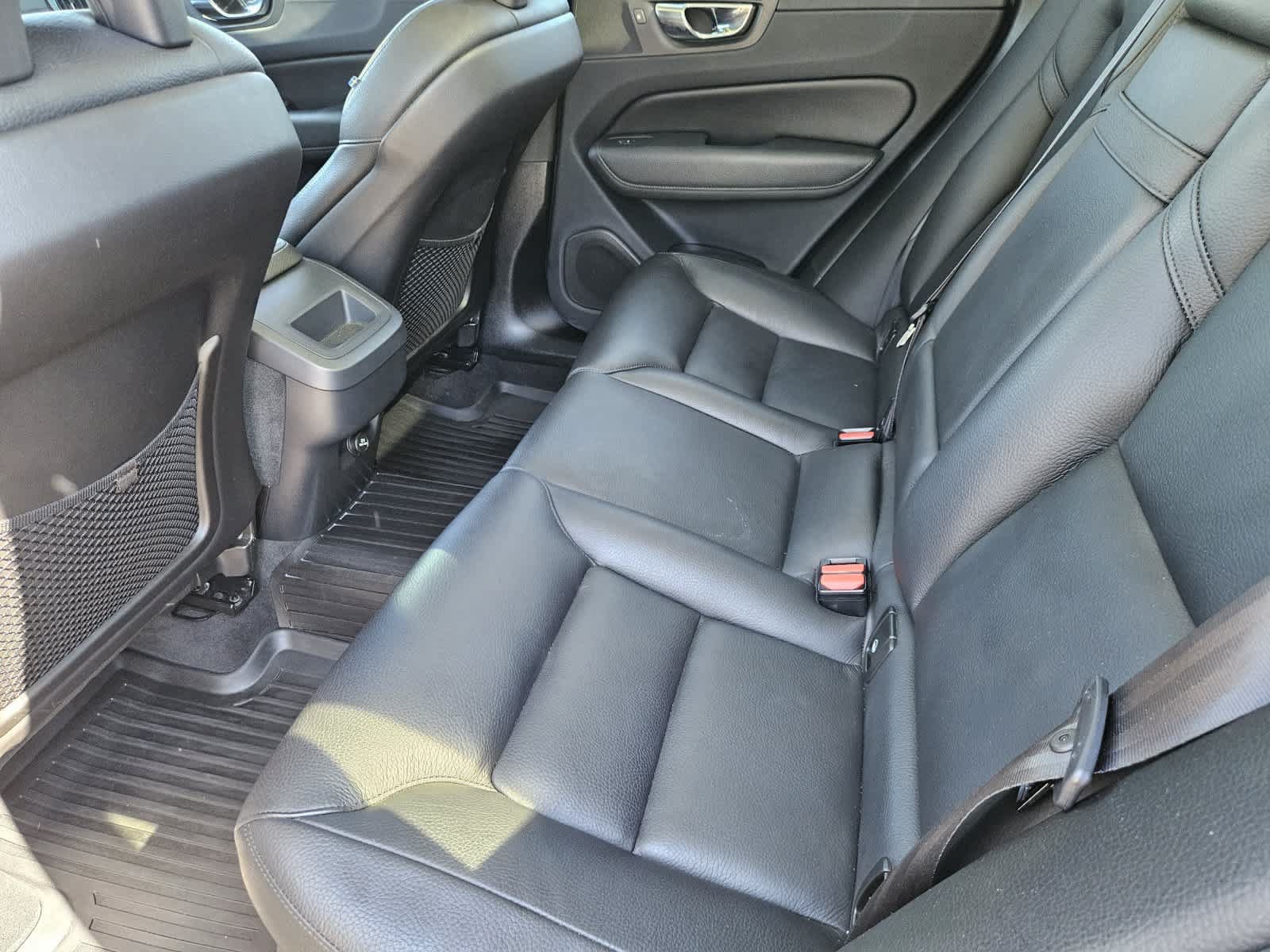 Used 2018 Volvo XC60 T5 Momentum w/ Vision Package AWD/4WD image 29