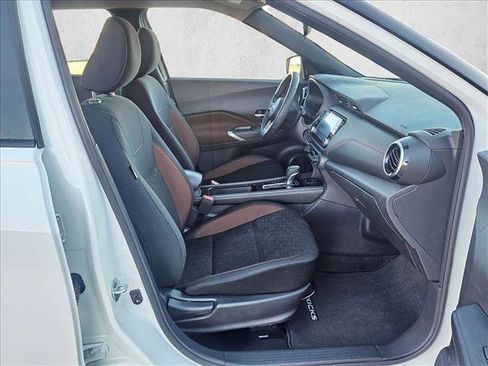 Used 2024 Nissan Kicks SR image 21