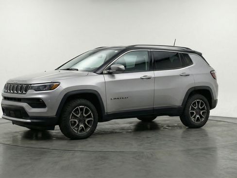 Used 2025 Jeep Compass Trailhawk AWD/4WD image 3