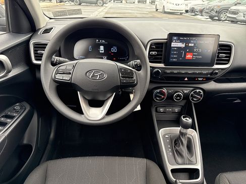 Certified 2023 Hyundai Venue SE image 11