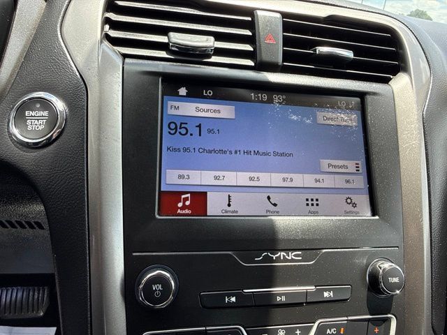 Used 2019 Ford Fusion SE FWD image 14