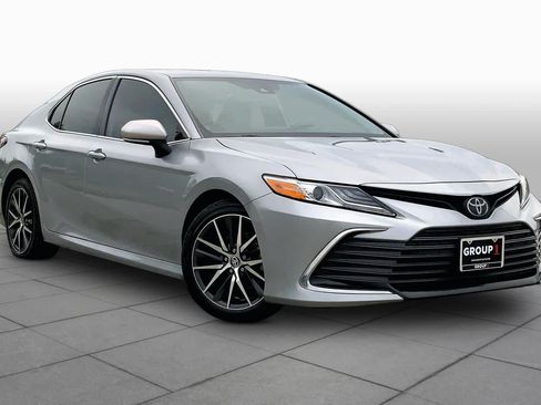 Used 2023 Toyota Camry XLE FWD image 3