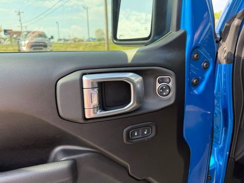 Used 2025 Jeep Gladiator Sport image 14