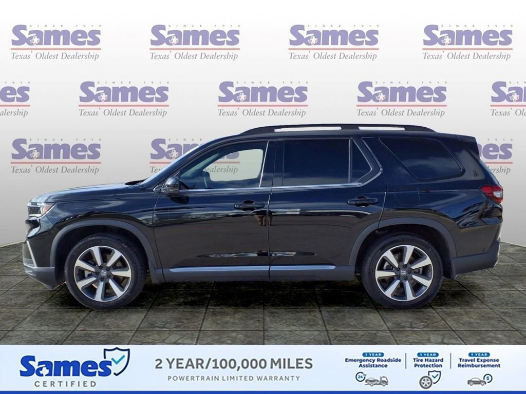 Used 2025 Honda Pilot Touring image 4