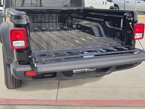 New 2026 Jeep Gladiator Sport image 5