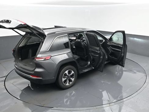 Used 2023 Jeep Grand Cherokee 4WD 4xe w/ Luxury Tech Group II image 28