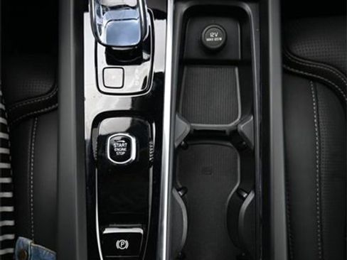 Used 2024 Volvo XC60 B5 Ultimate w/ Protection Package Premier image 10