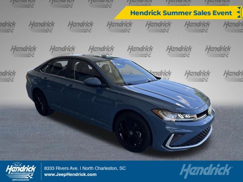 Used 2025 Volkswagen Jetta SE w/ Black Wheel Package FWD image 1