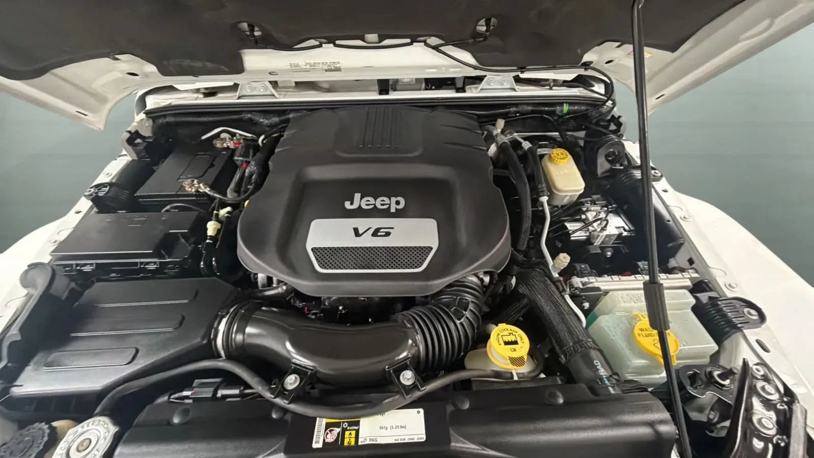 Used 2015 Jeep Wrangler Unlimited Rubicon w/ Connectivity Group AWD/4WD image 21
