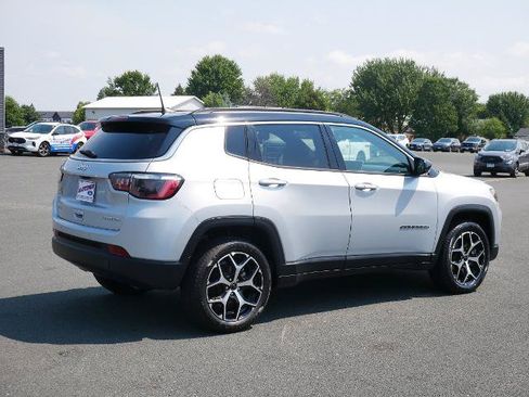 Used 2025 Jeep Compass Limited AWD/4WD image 5