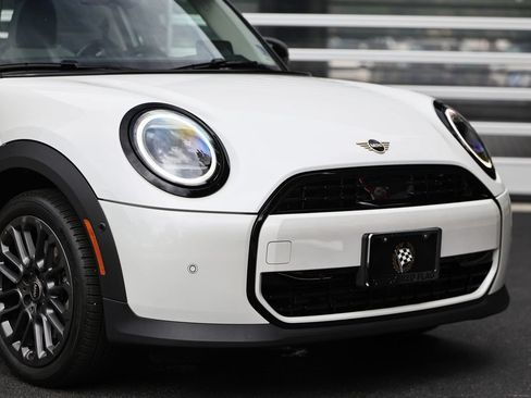 Used 2025 MINI Cooper 4-Door Hardtop FWD image 2