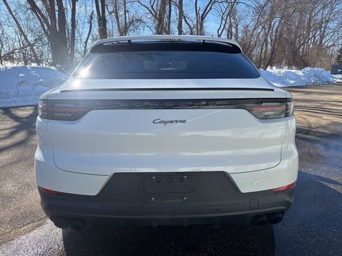 Certified 2023 Porsche Cayenne Platinum Edition image 4