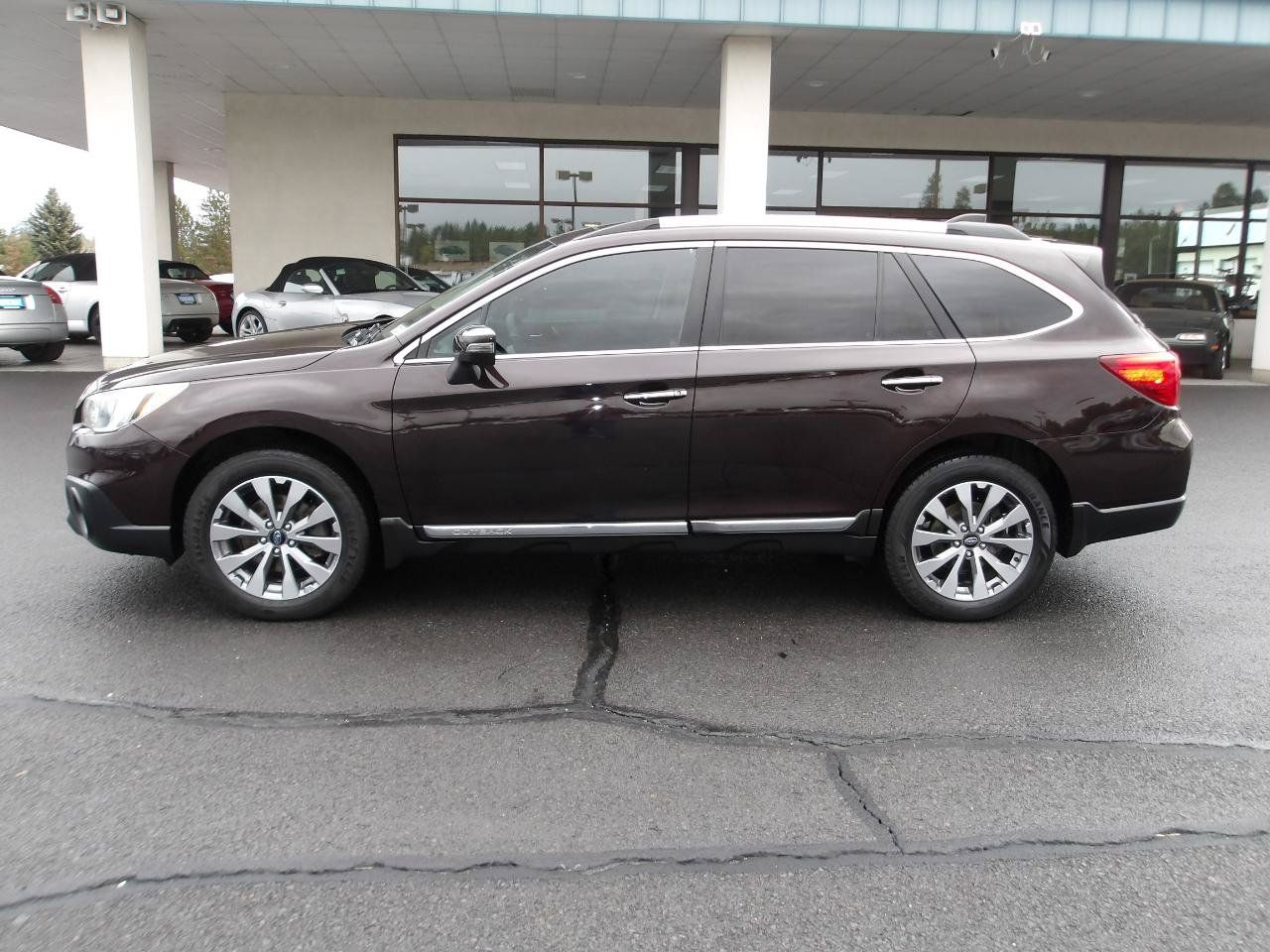 Used 2017 Subaru Outback 3.6R Touring w/ Popular Package #5A AWD/4WD image 2