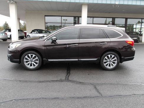 Used 2017 Subaru Outback 3.6R Touring w/ Popular Package #5A AWD/4WD image 2