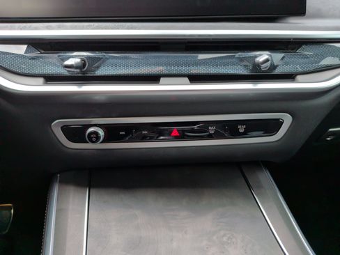 Certified 2025 BMW X5 xDrive40i w/ M Sport Package AWD/4WD image 19