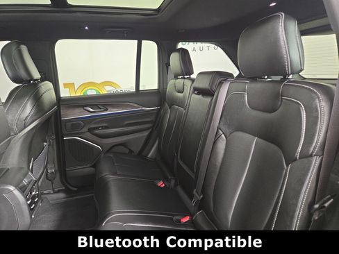 Used 2023 Jeep Grand Cherokee Overland AWD/4WD image 12