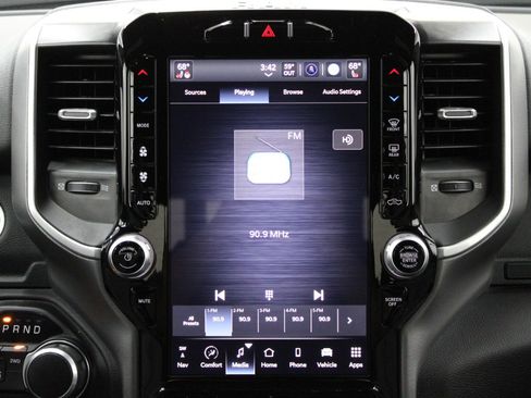 Used 2024 RAM 2500 Big Horn w/ Level 2 Equipment Group image 26