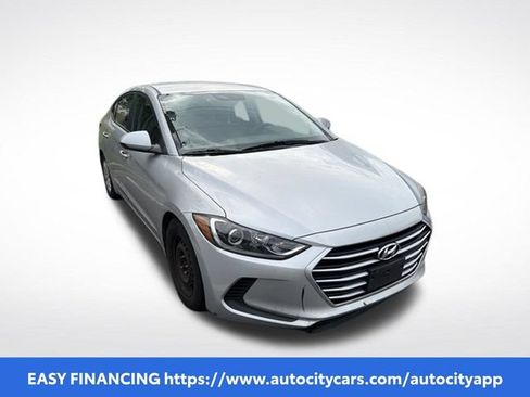 Used 2018 Hyundai Elantra SE w/ SE Connectivity Package 04 FWD image 7