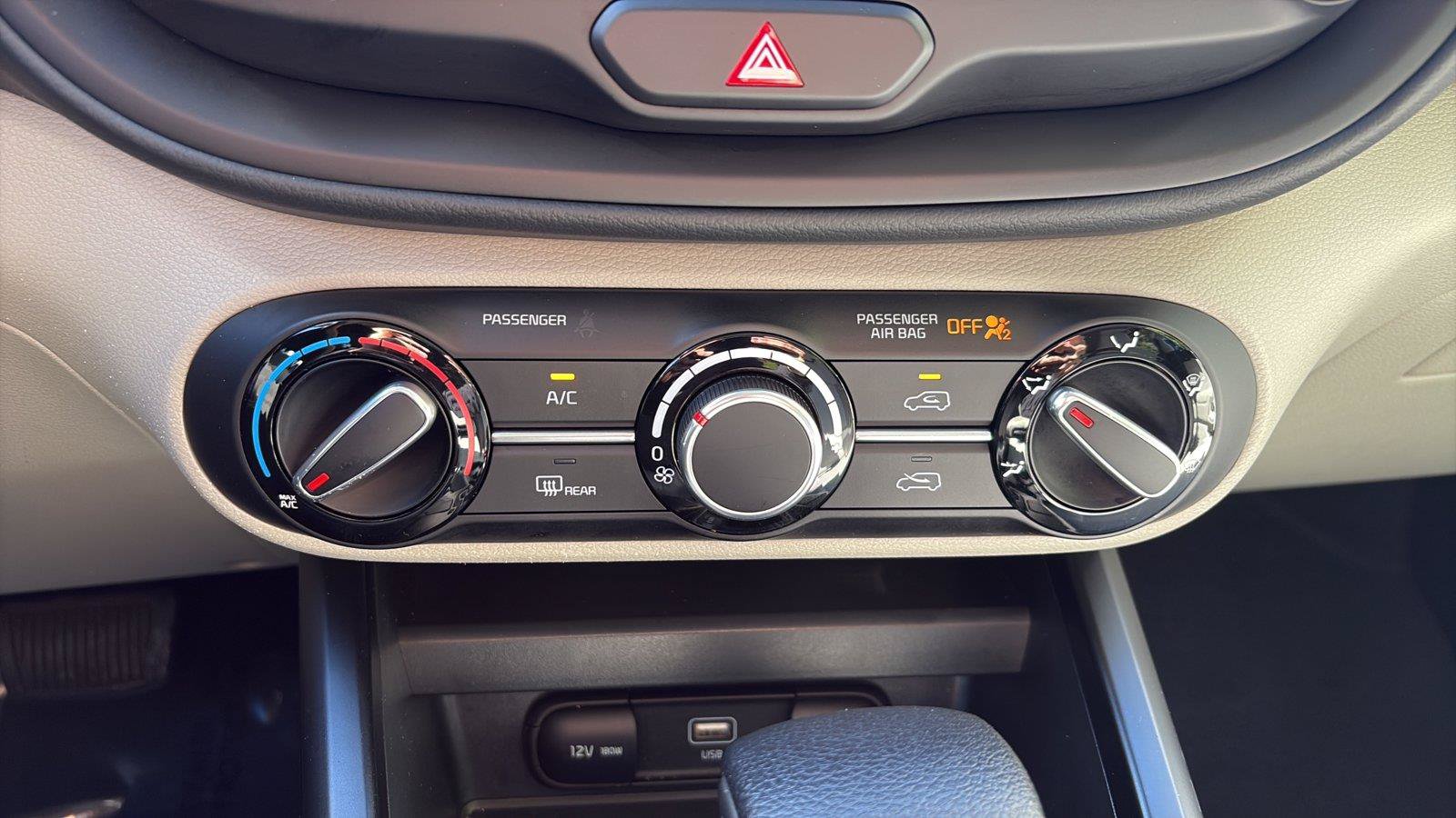 Used 2025 Kia Soul LX w/ LX Technology Package FWD image 18