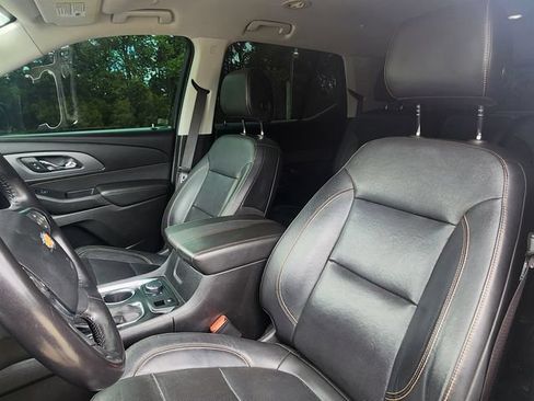 Used 2021 Chevrolet Traverse Premier w/ LPO, Black Accent Package FWD image 15