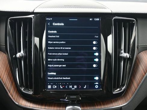 Used 2023 Volvo XC60 B5 Ultimate w/ Protection Package Premier image 17