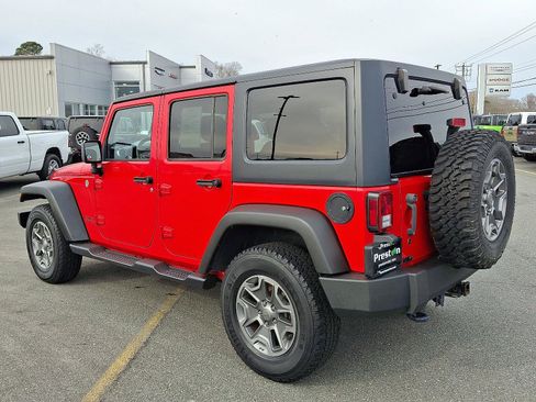 Used 2015 Jeep Wrangler Unlimited Rubicon w/ Connectivity Group image 6