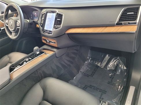Certified 2025 Volvo XC90 B6 Ultra image 22
