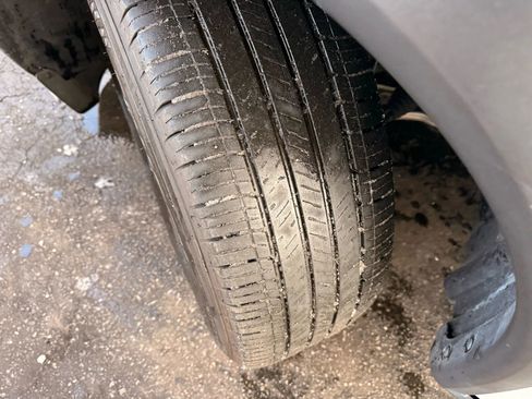 Used 2023 Nissan Rogue S image 85