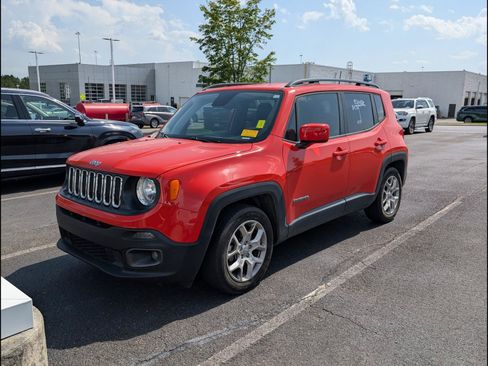 Used 2018 Jeep Renegade Latitude FWD image 4