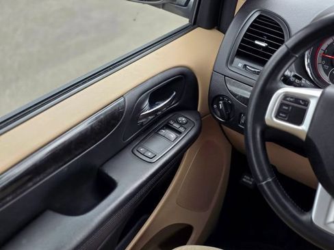 Used 2015 Dodge Grand Caravan American Value Package w/ UConnect Hands-Free Group FWD image 18