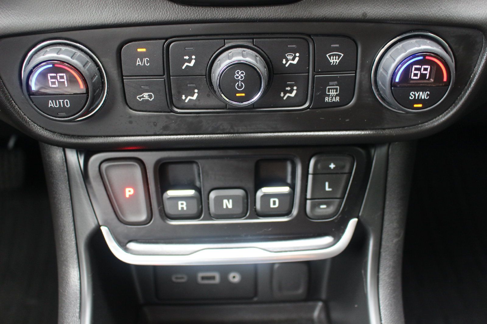 Used 2021 GMC Terrain SLE w/ Driver Convenience Package AWD/4WD image 34