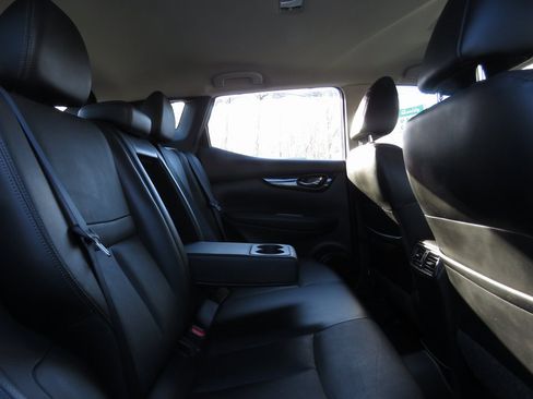 Used 2018 Nissan Rogue Sport SL image 16