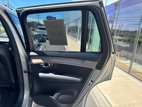 Certified 2025 Volvo XC90 B6 Plus AWD/4WD image 12